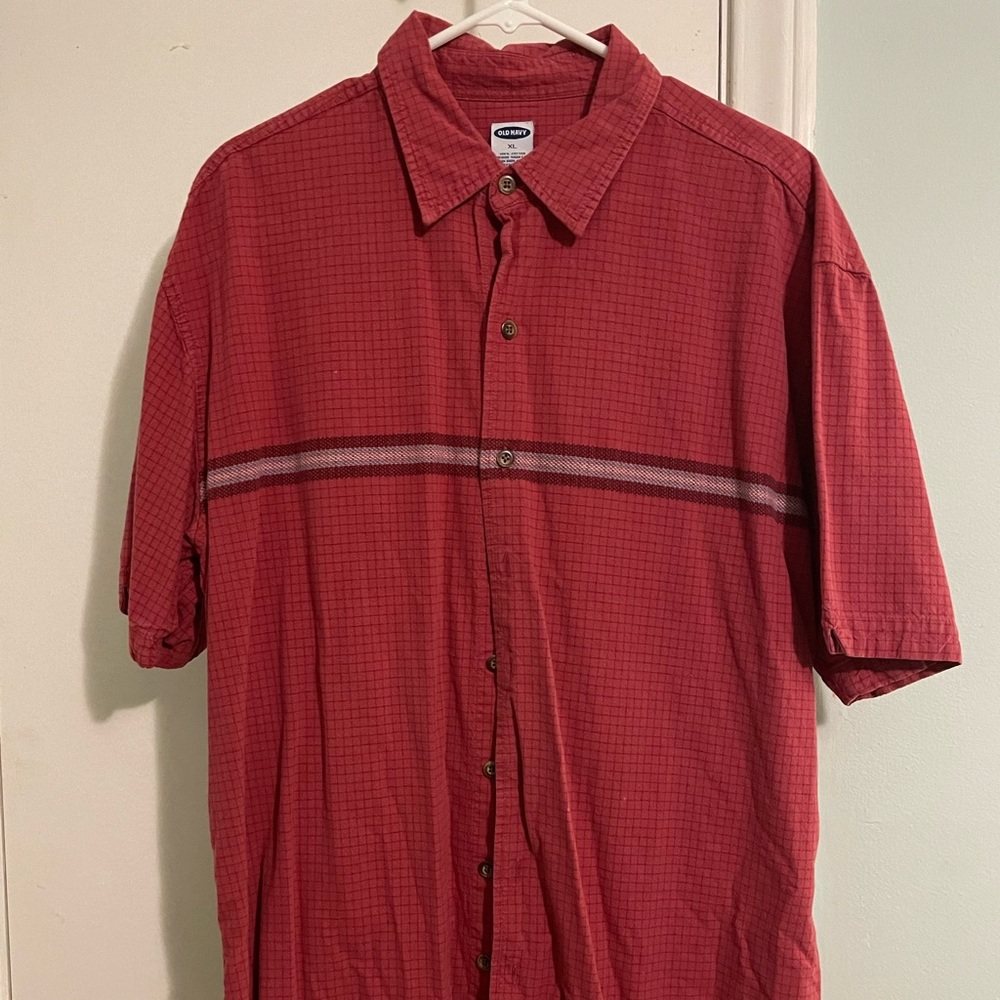 Old Navy XL Casual Button Down Shirt. Lightly worn. In good shape.
